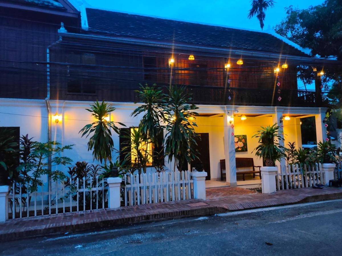 لوانغ برابانغ Lotus Corner - Heritage B&B المظهر الخارجي الصورة